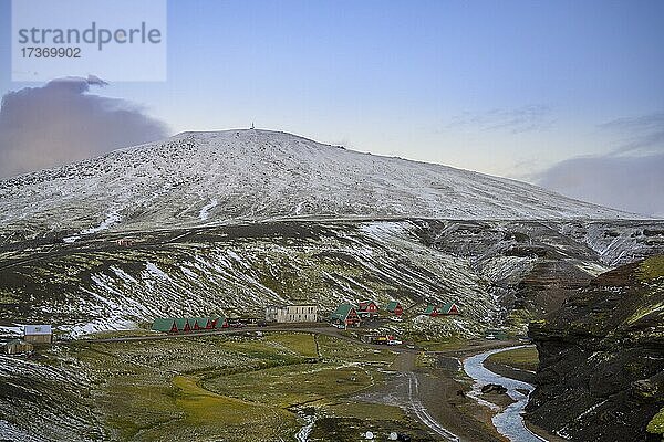 Berghütte Kerlingarfjöll in frisch verschneiter Landschaft  Hrunamannahreppur  Suðurland  Island  Europa