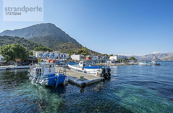 Boote im kleinen Hafen von Telendos  Kalymnos  Dodekanes  Griechenland  Europa