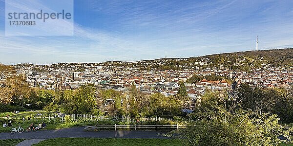 Blick von der Karlshöhe  Fernsehturm  Stadtansicht  Stuttgart  Baden-Württemberg  Deutschland  Europa