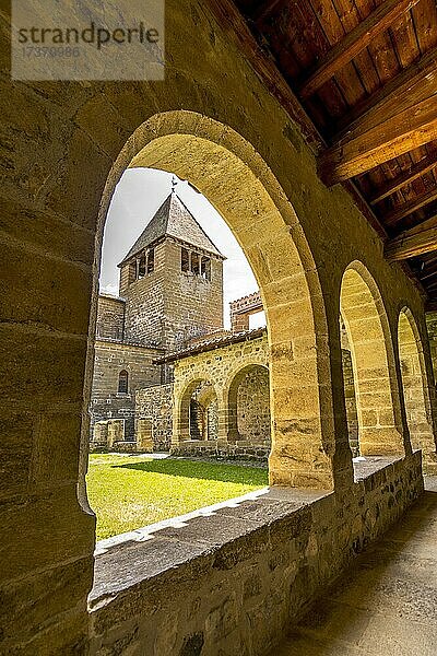 Dorf Chanteuges  Kloster in Prieuré von Chanteuges  Departement Haute-Loire  Auvergne-Rhone-Alpes  Frankreich  Europa