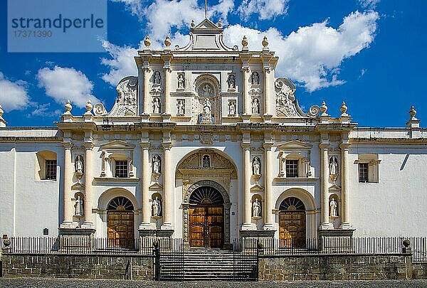 Fassade der Kathedrale San José  Parque Central  Antigua  Antigua  Guatemala  Mittelamerika