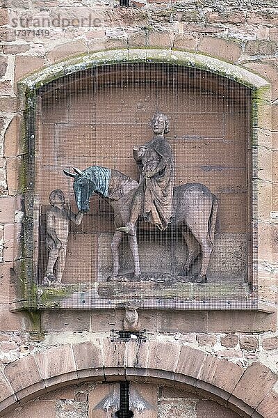 Martinstor mit Darstellung der Mantelteilung des Heiligen Martin auf einem Pferd  Ladenburg  Baden-Württemberg  Deutschland  Europa