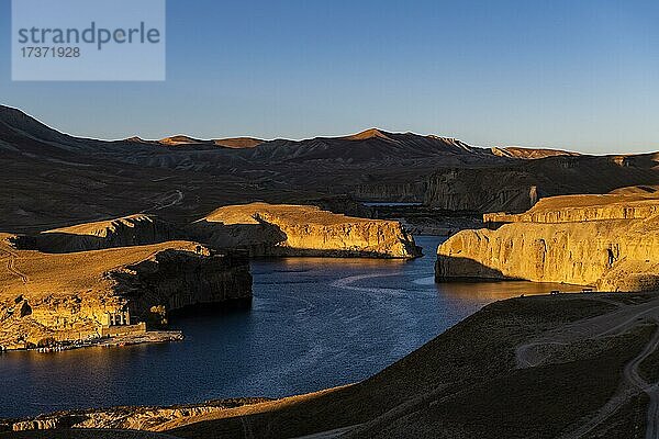 Sonnenuntergang über den tiefblauen Seen des Unesco-Nationalparks  Band-E-Amir-Nationalpark  Afghanistan  Asien