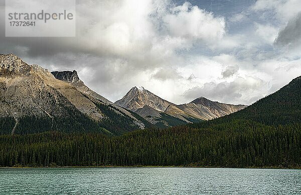 Felsige Berggipfel  Leah Peak  Maligne Lake  Alberta  Kanada  Nordamerika