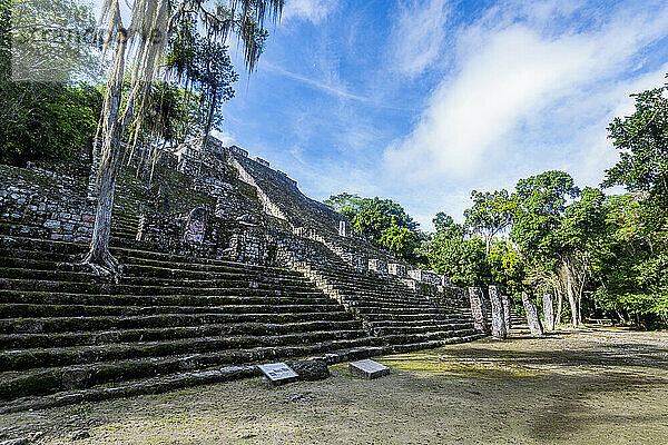 Mexiko  Campeche  Alter Maya-Tempel in Calakmul