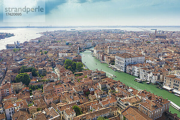 Italien  Venetien  Venedig  Luftaufnahme des Canal Grande und des Stadtteils Dorsoduro im Sommer