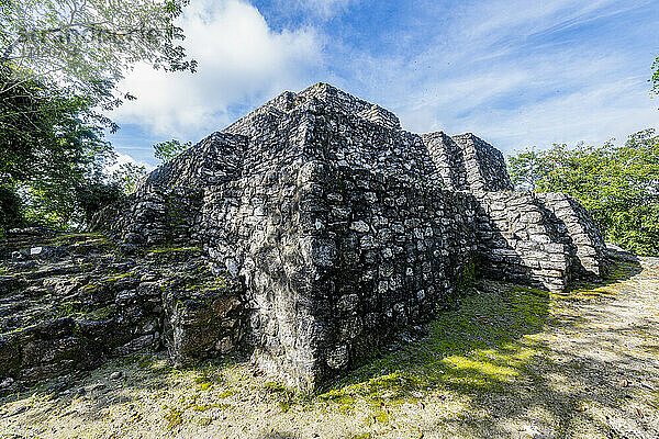Mexiko  Campeche  Ecke des antiken Maya-Tempels in Calakmul