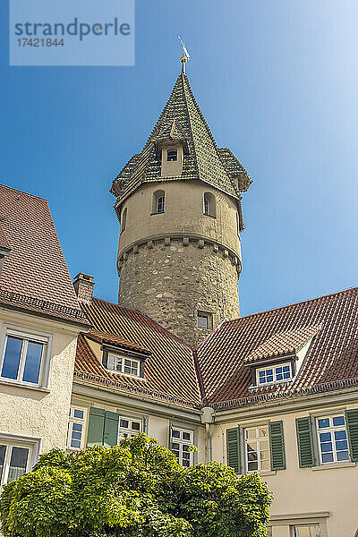 Deutschland  Baden-Württemberg  Ravensburg  Häuser vor dem mittelalterlichen Gruner Turm