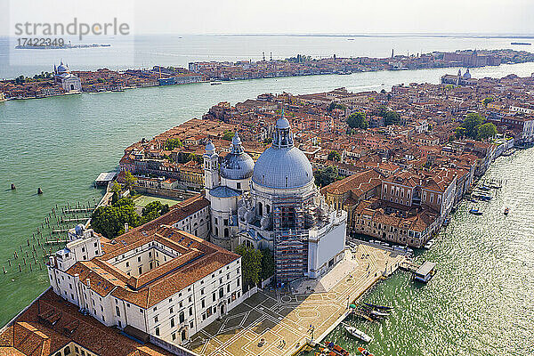 Italien  Venetien  Venedig  Luftaufnahme des Canal Grande und der Basilika Santa Maria Della Salute