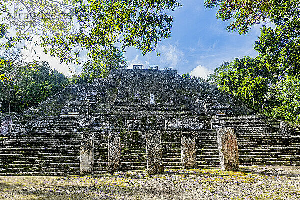 Mexiko  Campeche  Alter Maya-Tempel in Calakmul