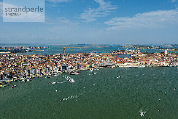 Italien  Venetien  Venedig  Luftaufnahme der Uferpromenade Riva degli Schiavoni