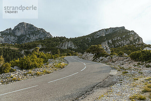 Leere Bergstraße am Ports de Tortosa-Beseit-Massiv