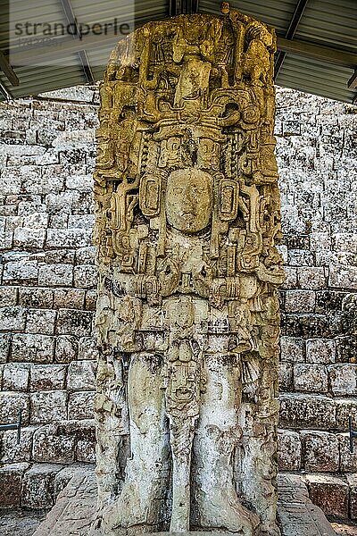 Stele N  am Tempel 11  Mayastätte  Copan  Honduras  Mittelamerika