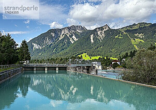 Staubecken am Fluss Lech  Reutte  Tirol  Austria