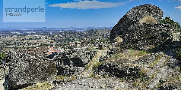 Schloss Monsanto  Historisches Dorf in der Serra da Estrela  Bezirk Castelo Branco  Beira  Portugal  Europa