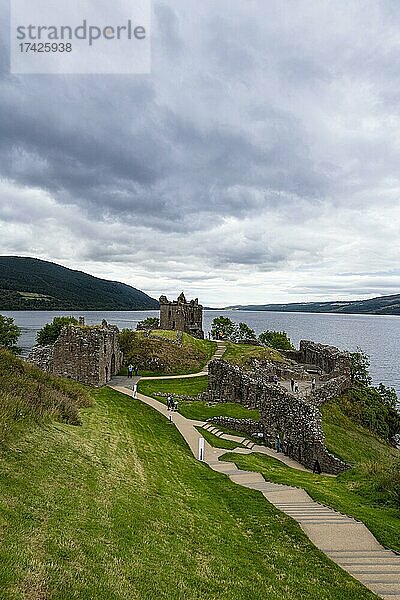 Urquhart Castle  Loch Ness  Schottland  UK