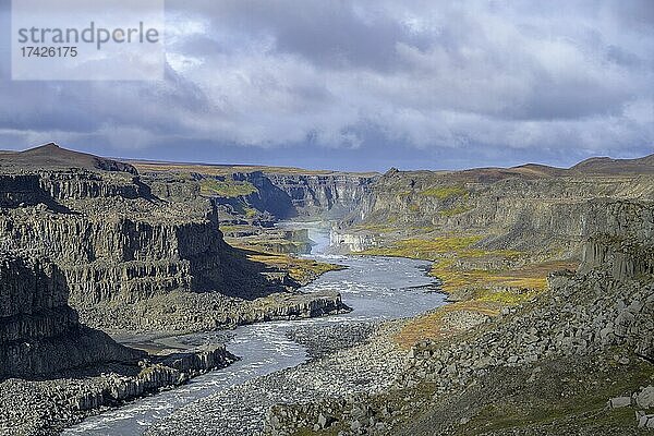 Canyon der Jökulsá Á Fjöllum mit Blick zum Hafragilsfoss  Asbyrgi NP  Norðurland eystra  Island  Europa