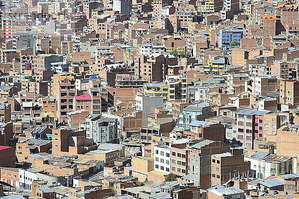 Blick auf das Häusermeer der Hauptstadt La Paz  Bolivien  Südamerika