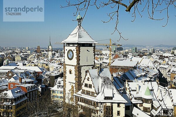Winterstimmung mit Schnee  Schwabentor  Freiburg im Breisgau  Schwarzwald  Baden-Württemberg  Deutschland  Europa