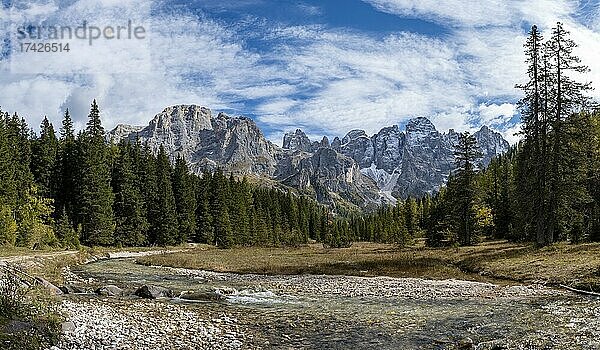 Val Venegia  im HIntergrund Palagruppe  Parco Naturale Paneveggio Pale di San Martino  Rollepass  Trentino  Italien  Europa