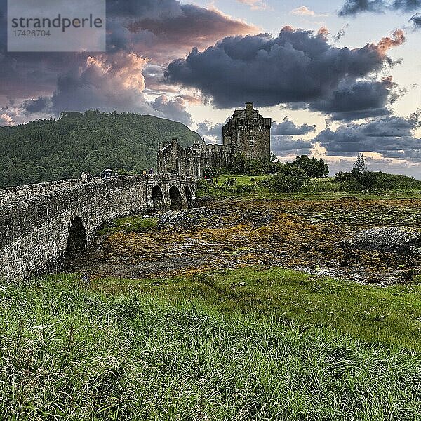 Eilean Donan Castle  Abendhimmel  Dornie  West Highlands  Schottland  Großbritannien  Europa