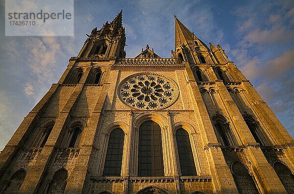 Westfassade  Kathedrale Notre-Dame  Chartres  Eure-et-Loir  Frankreich  Europa