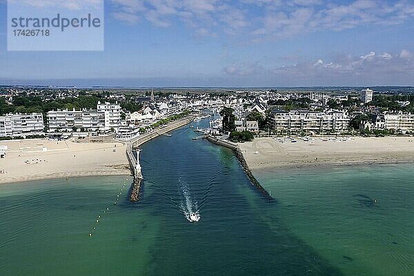 Luftaufnahme  Drohnenaufnahme  Hafeneinfahrt  Durchfahrt zwischen La Baule-Escoublac und Le Pouliguen  Département Loire-Atlantique  Bretagne  Frankreich  Europa