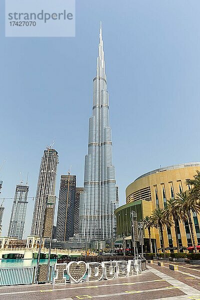 Dubai Burj Khalifa Kalifa Hochhaus Wolkenkratzer Skyline Architektur Mall in Dubai  Vereinigte Arabische Emirate  Asien