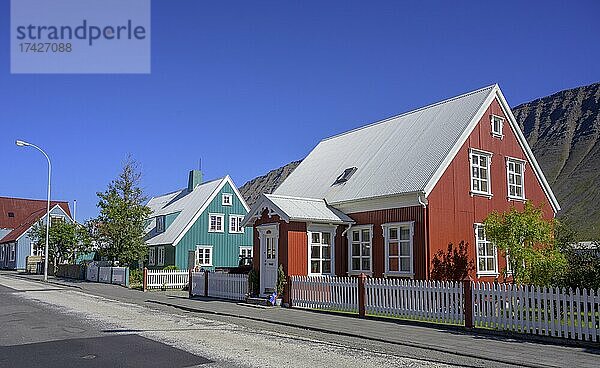 Alte Häuser in  Ísafjörður  Vestfirðir  Island  Europa