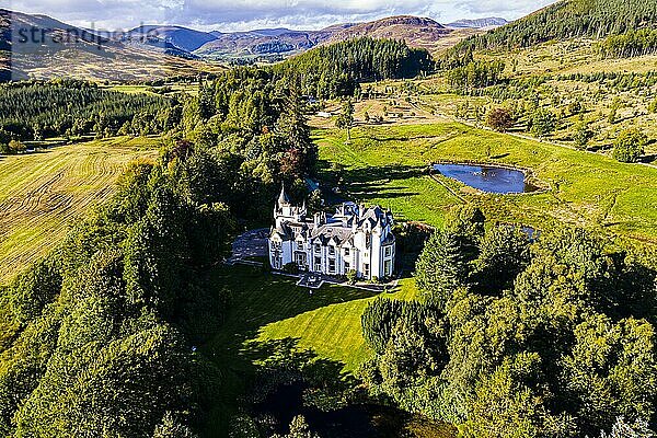 Luftaufnahme von Dalnaglar Castle  Glenshee  Schottland  UK