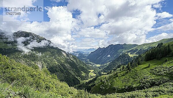 Blick auf das Rappenalptal  hinten Berge  Heilbronner Weg  Allgäuer Alpen  Oberstdorf  Bayern  Deutschland  Europa