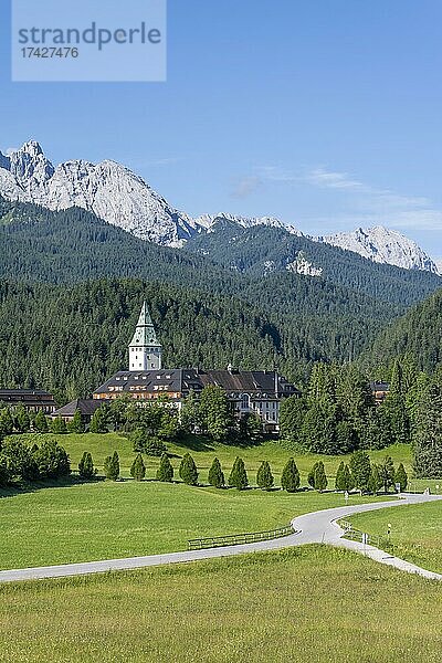 Schloss Elmau  Schlosshotel  Wettersteingebirge  Klais  Krün  Werdenfelser Land  Oberbayern  Bayern  Deutschland  Europa