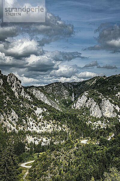 Berge um Ulvac  Besonderes Naturschutzgebiet Uvac  Serbien  Europa