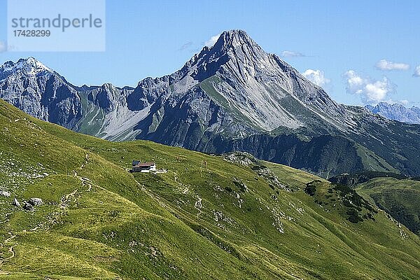 Ausblick auf Widdersteinhütte  hinten links Johes Licht  hinten rechts Biberkopf  Allgäuer Alpen  bei Hochkrumbach  Vorarlberg  Österreich  Europa