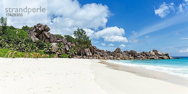 Grand Anse Strand auf der Insel La Digue Panorama Meer Ferien Urlaub Reise auf den Seychellen