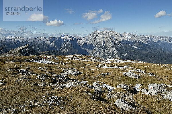 Watzmann Gebirge mit Plateau des Schneibsteins im Vordergrund  Berchtesgaden  Deutschland  Europa