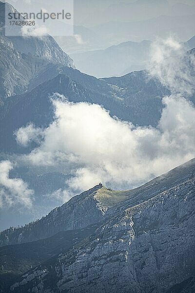 Watzmannhaus aus dem Faltzkopf  Berchtesgadener Alpen  Berchtesgadener Land  Oberbayern  Bayern  Deutschland  Europa