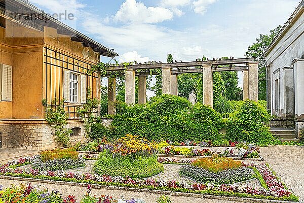 Garten in den Römischen Bädern  Weltkulturerbe Park Sanssouci  Potsdam  Brandenburg  Deutschland  Europa