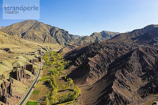 Luftaufnahme der Berge um Bamyan  Afghanistan  Asien