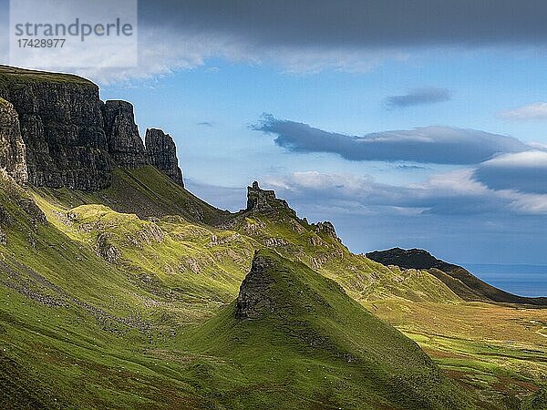 Berglandschaft  Erdrutsch von Quiraing  Isle of Skye  Schottland  UK