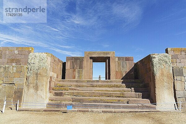 Eingang des Kalasasaya mit Ponce-Monolith  Ruinenanlage der Prä-Inka-Zeit von Tiwanaku  auch Tiahuanaco  Unesco Weltkulturerbe  Departement La Paz  Bolivien  Südamerika