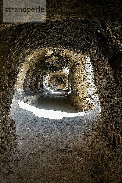 Höhlensystem in der Stupa-Klosteranlage Takht-e Rostam  Afghanistan  Asien