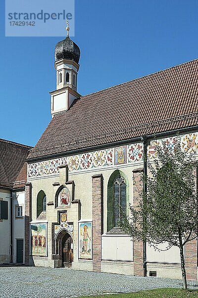 Kapelle im Hof von Schloss Blutenburg  Obermenzing  München  Oberbayern  Bayern  Deutschland  Europa