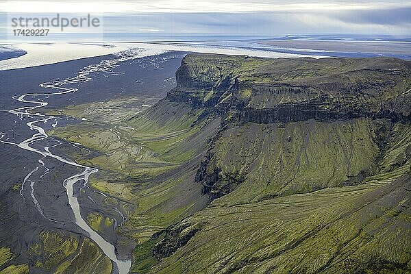 Fluss Gigjukvisl und Núpsá eingebettet in Lavsand  Skaftafell  Austurland  Island  Europa