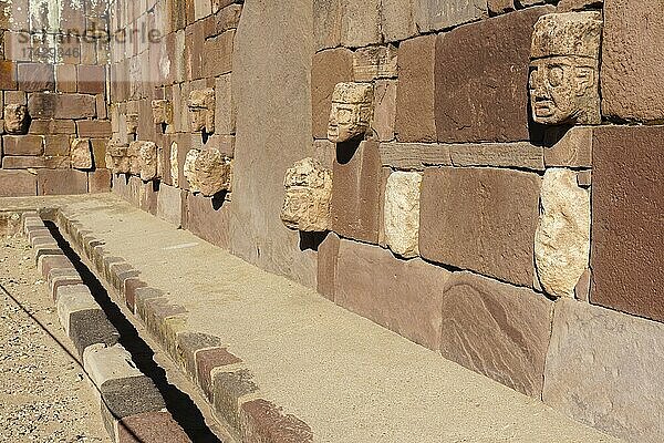 Kopfreliefs im Versunkenen Hof  Ruinenanlage von Tiwanaku  auch Tiahuanaco  Unesco Weltkulturerbe  Departement La Paz  Bolivien  Südamerika