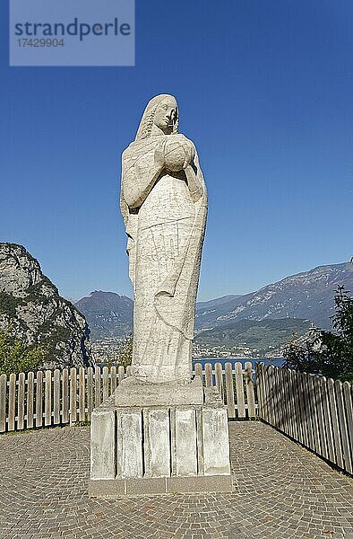 Statue Regina Mundi  Punta Larici  Riva del Garda  Gardasee Nord  Trento  Trentino-Alto Adige  Italien  Europa