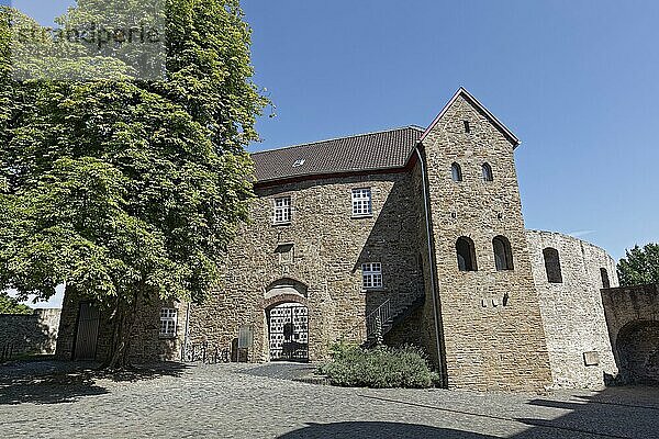Schloss Broich  spätkarolingische Burganlage  Mülheim an der Ruhr  Ruhrgebiet  Nordrhein-Westfalen  Deutschland  Europa