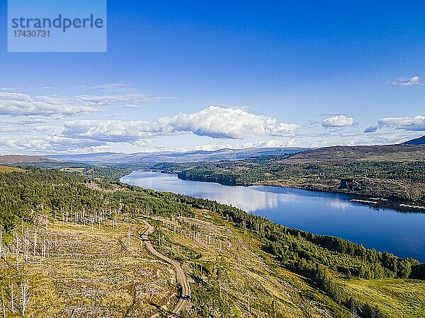 Luftaufnahme von Glen Garry  Schottland  Großbritannien  Europa