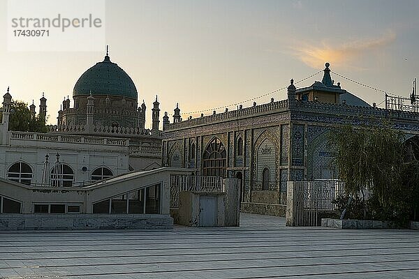 Schrein des Umhangs  Ahmad Shah Durrani-Mausoleum bei Sonnenuntergang  Kandahar  Afghanistan  Asien