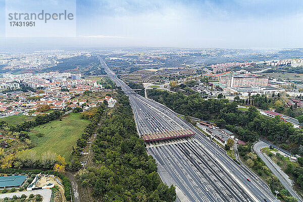 Portugal  Lissabon  Luftaufnahme der Autobahnbrücke 25 de Abril